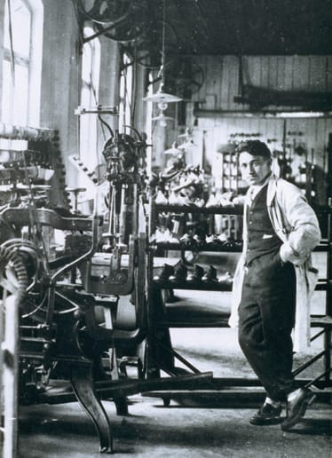 تاریخچه و داستان برند آدیداس