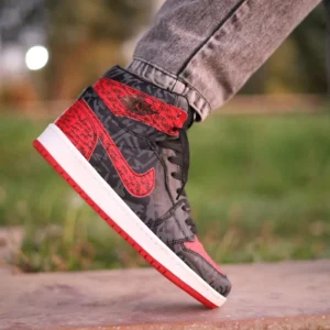 کتونی مردانه نایک ایر جردن 1 مشکی قرمز طرح نوشته Air Jordan